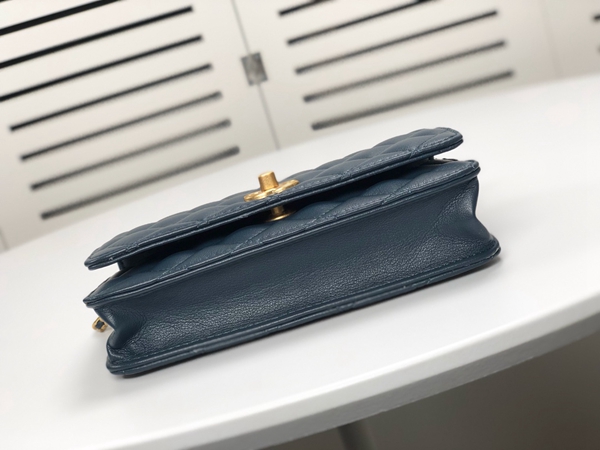 シャネルバッグ側面デザイン
